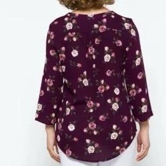 Monday Fun Kearney Henley Top in Purple Floral Size Medium - Picture 2 of 3